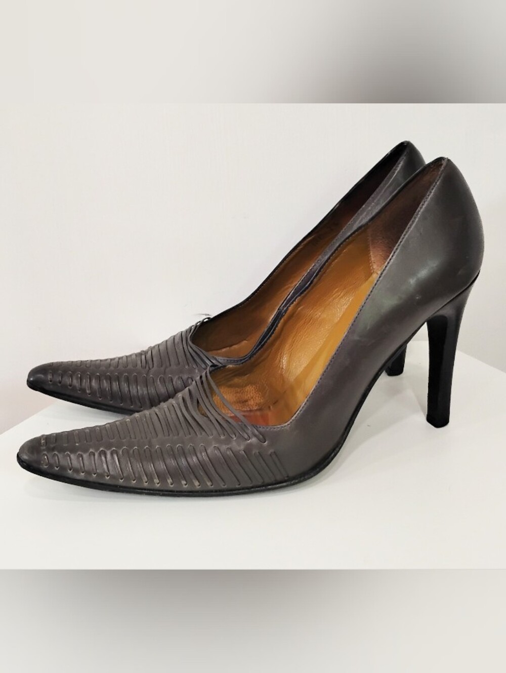 KENNETH COLE LEATHER HEELS - Picture 5 of 7